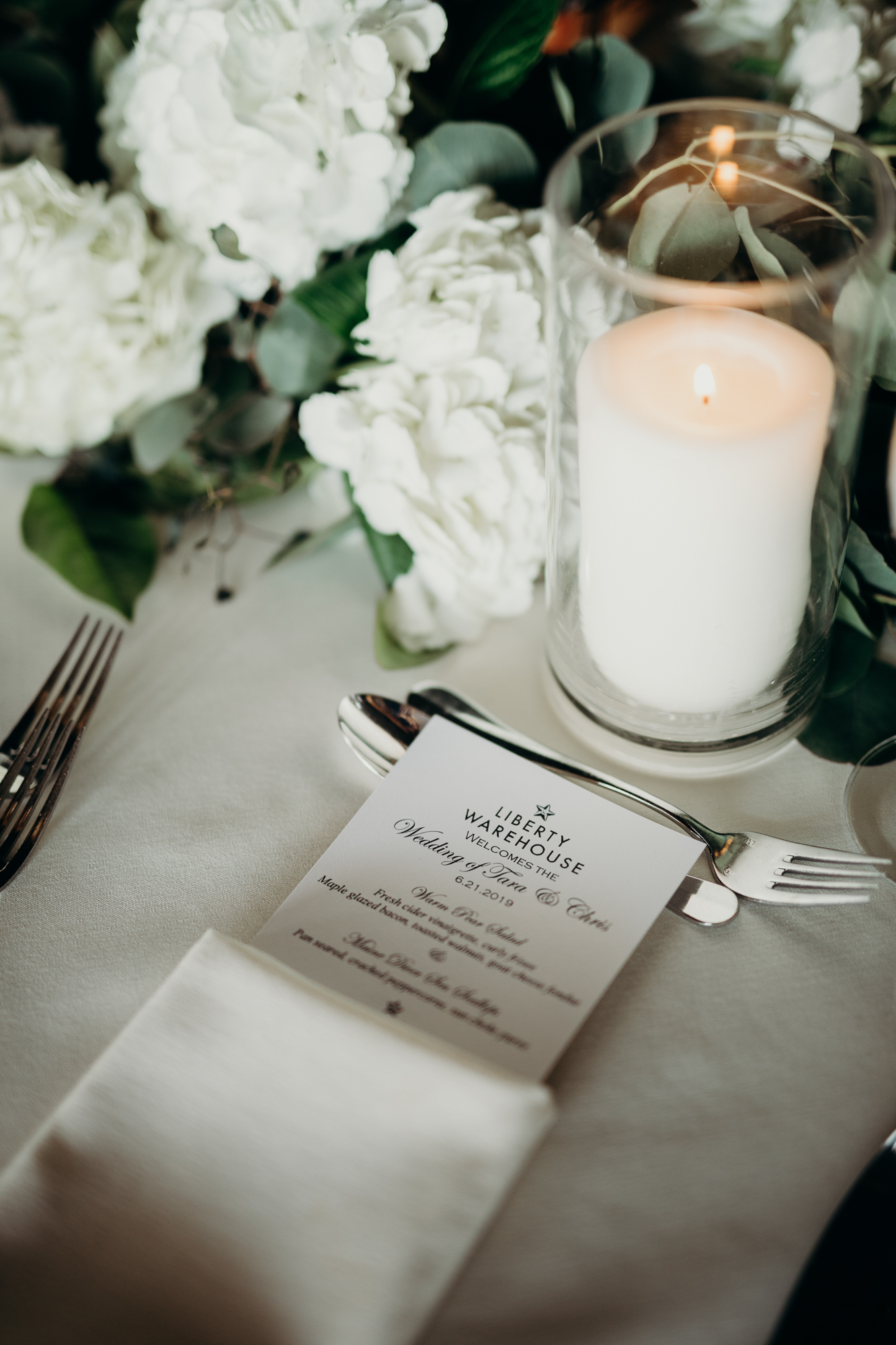 wedding reception details at liberty warehouse in brooklyn, new york city
