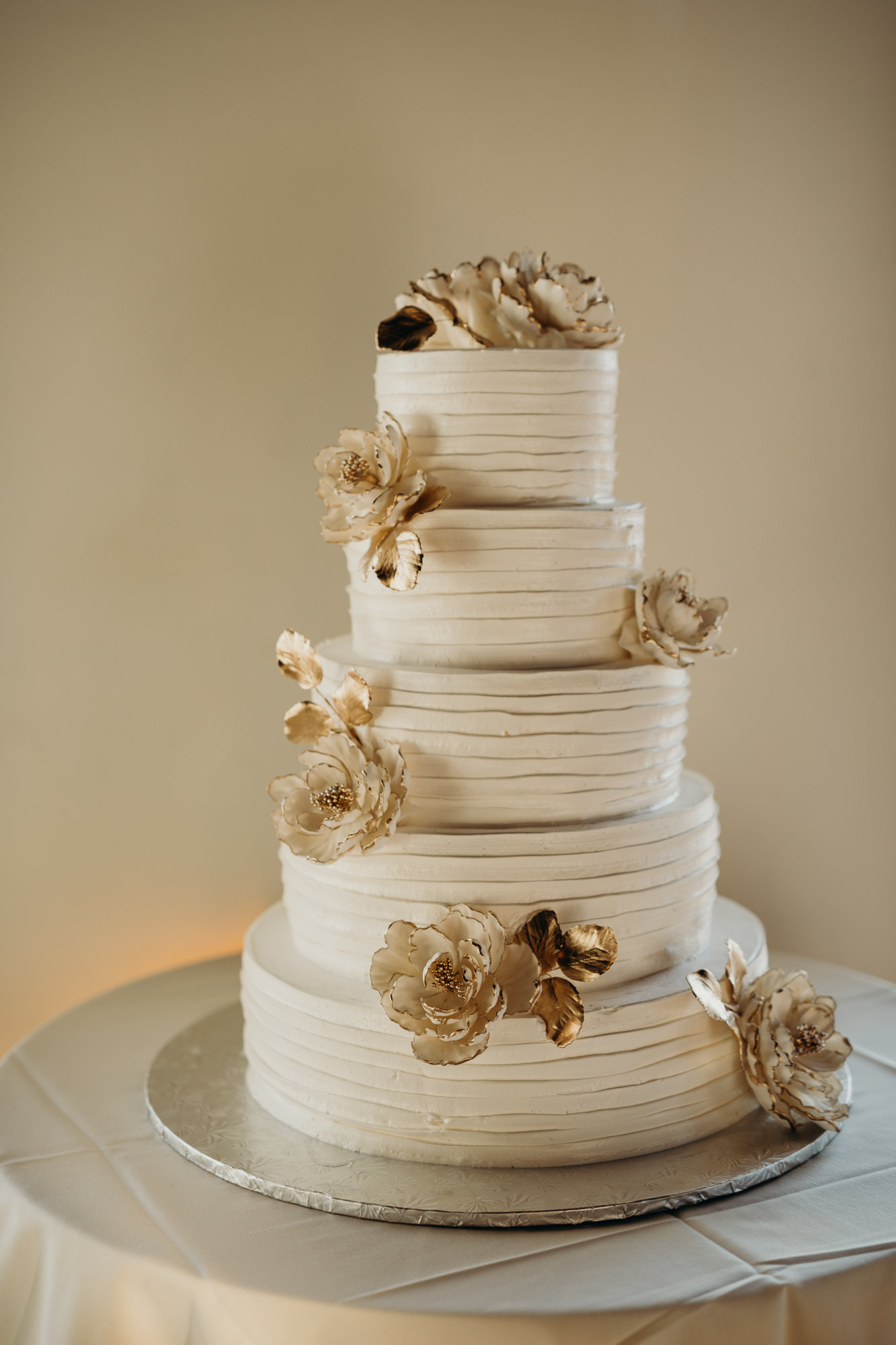 wedding cake details at liberty warehouse in brooklyn, new york city