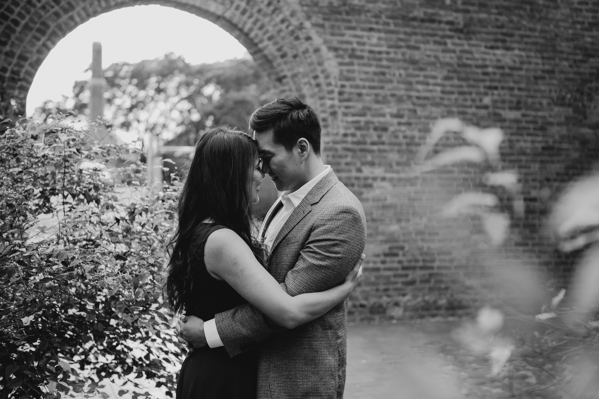 engagement photos of a couple at brooklyn bridge park, brooklyn